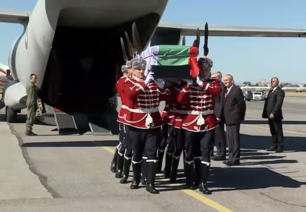 Военно-транспортният самолет „Спартан“ с тленните останки на цар Самуил кацна на летище “Васил Левски“ в София