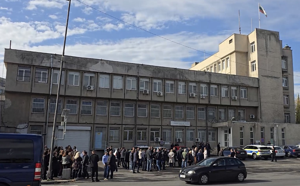 Кметът на Кърджали е бил отведен с полиция от сградата на общинската администрация